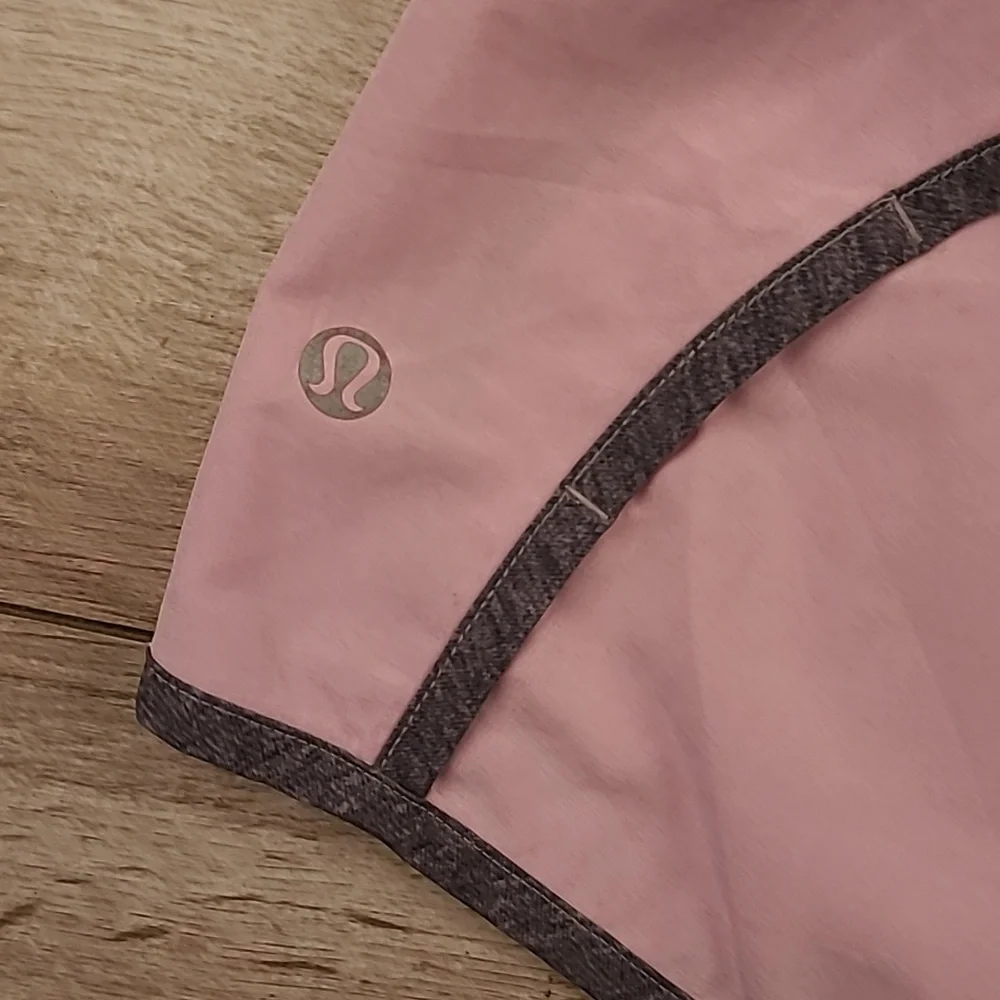 LULULEMON Pink Grey‎ Pattern Sz 8 Womens Athletic Running Speed Short Shorts